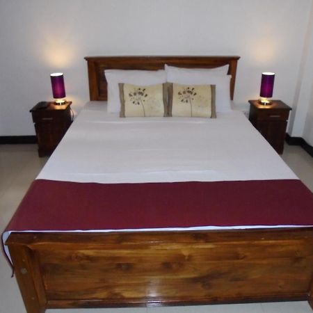 Jmf Hotel Negombo Luaran gambar