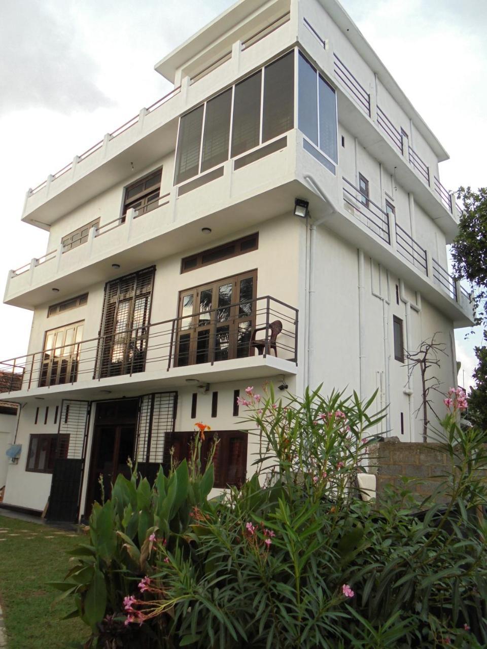 Jmf Hotel Negombo Luaran gambar
