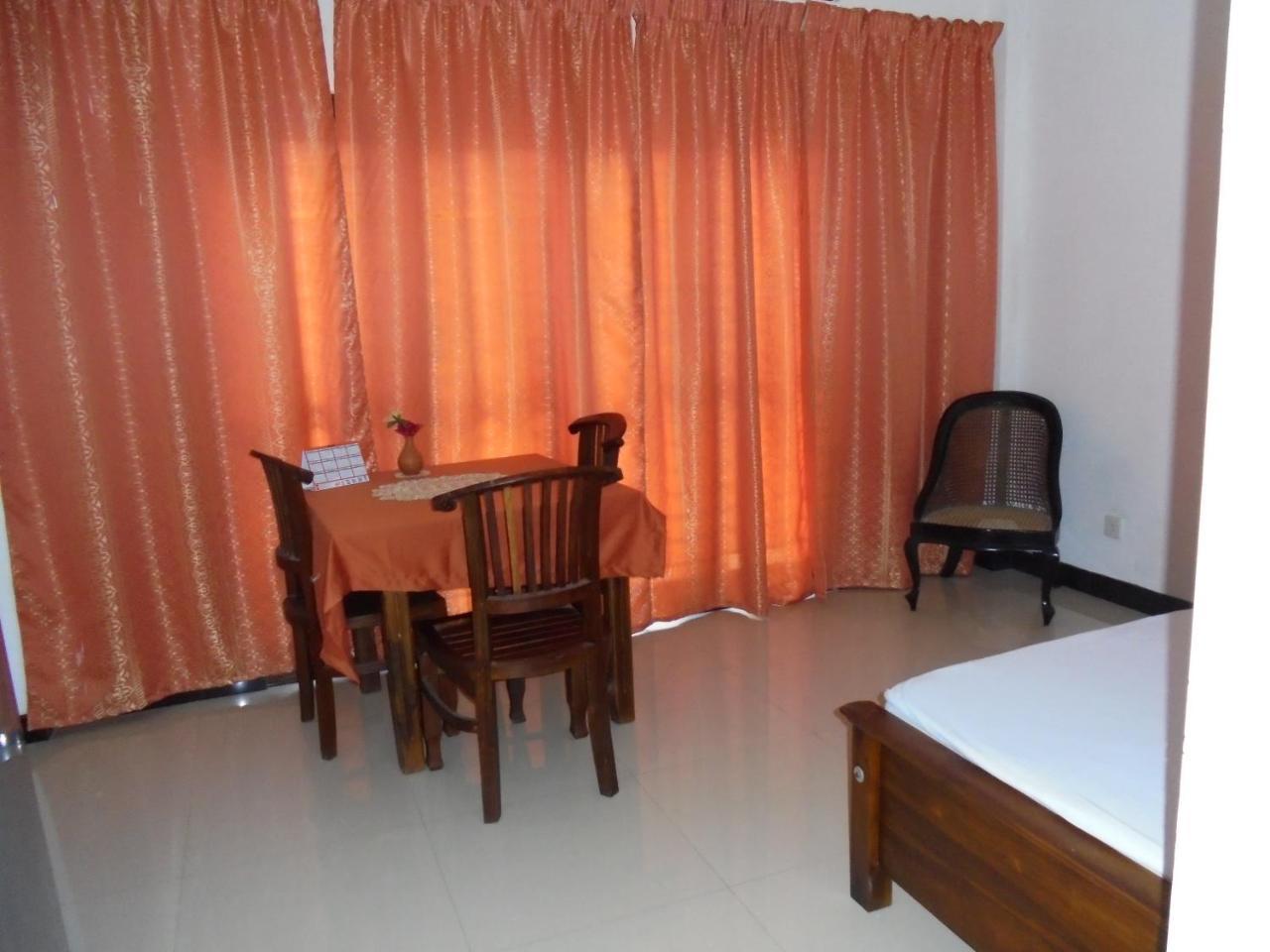 Jmf Hotel Negombo Luaran gambar
