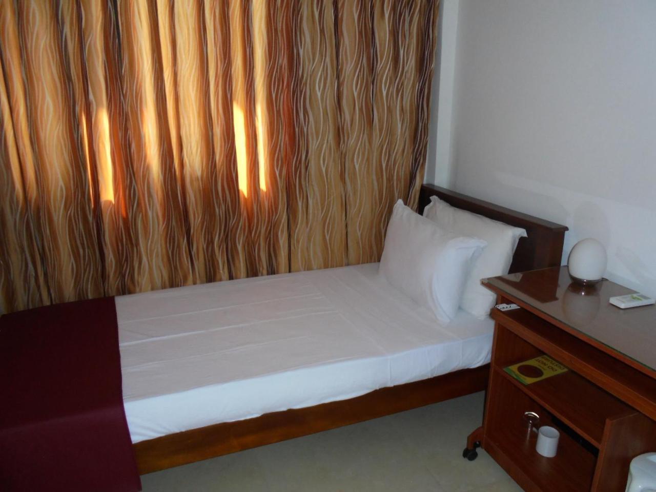 Jmf Hotel Negombo Luaran gambar