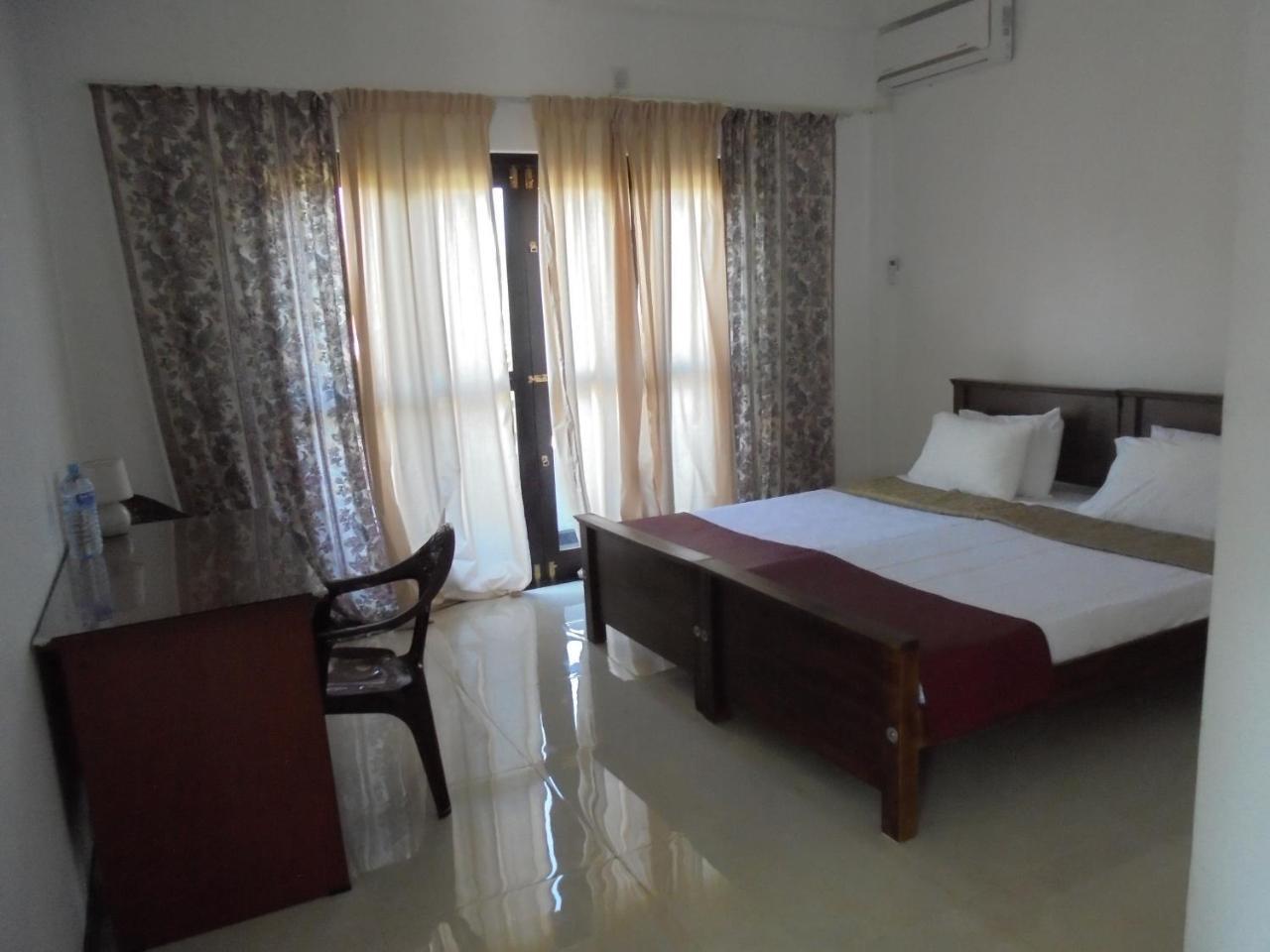 Jmf Hotel Negombo Luaran gambar