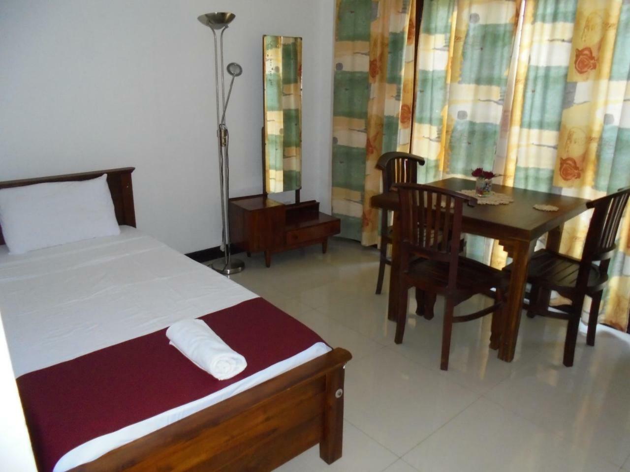 Jmf Hotel Negombo Luaran gambar