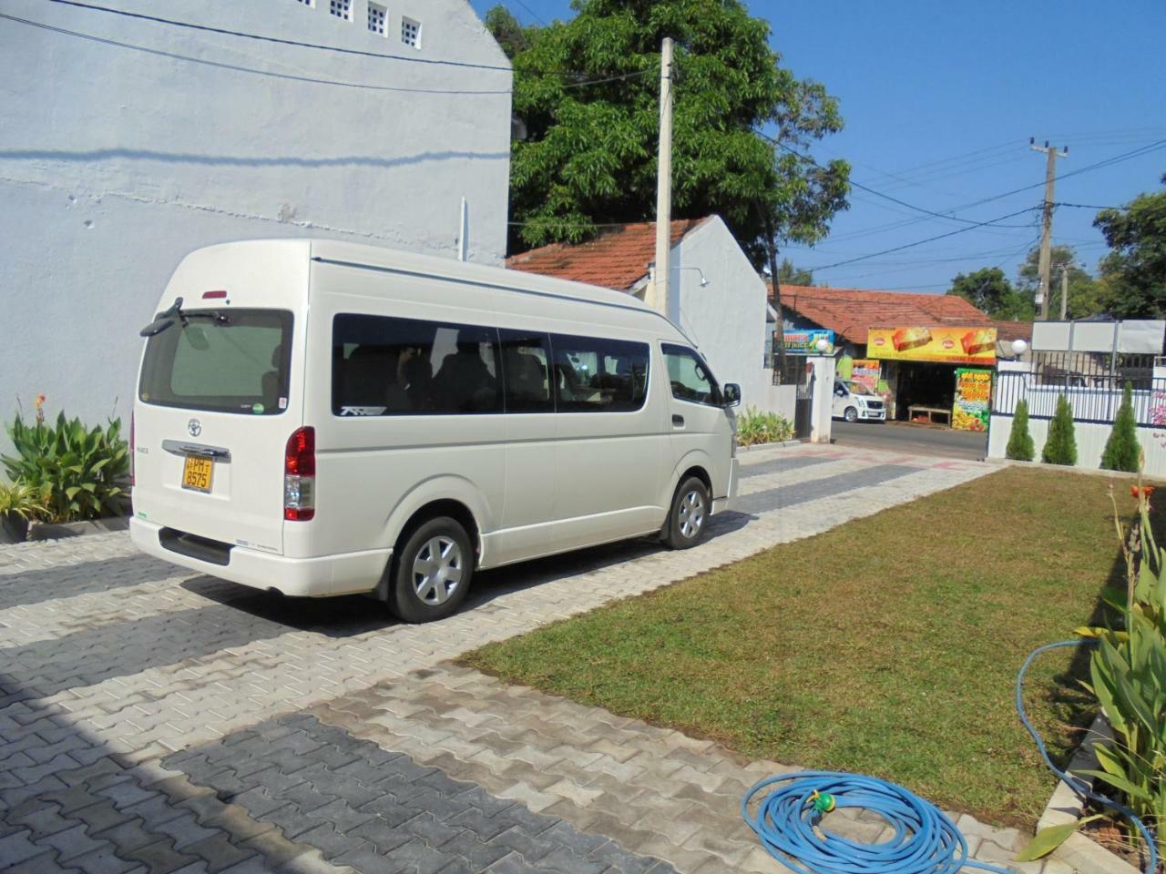Jmf Hotel Negombo Luaran gambar