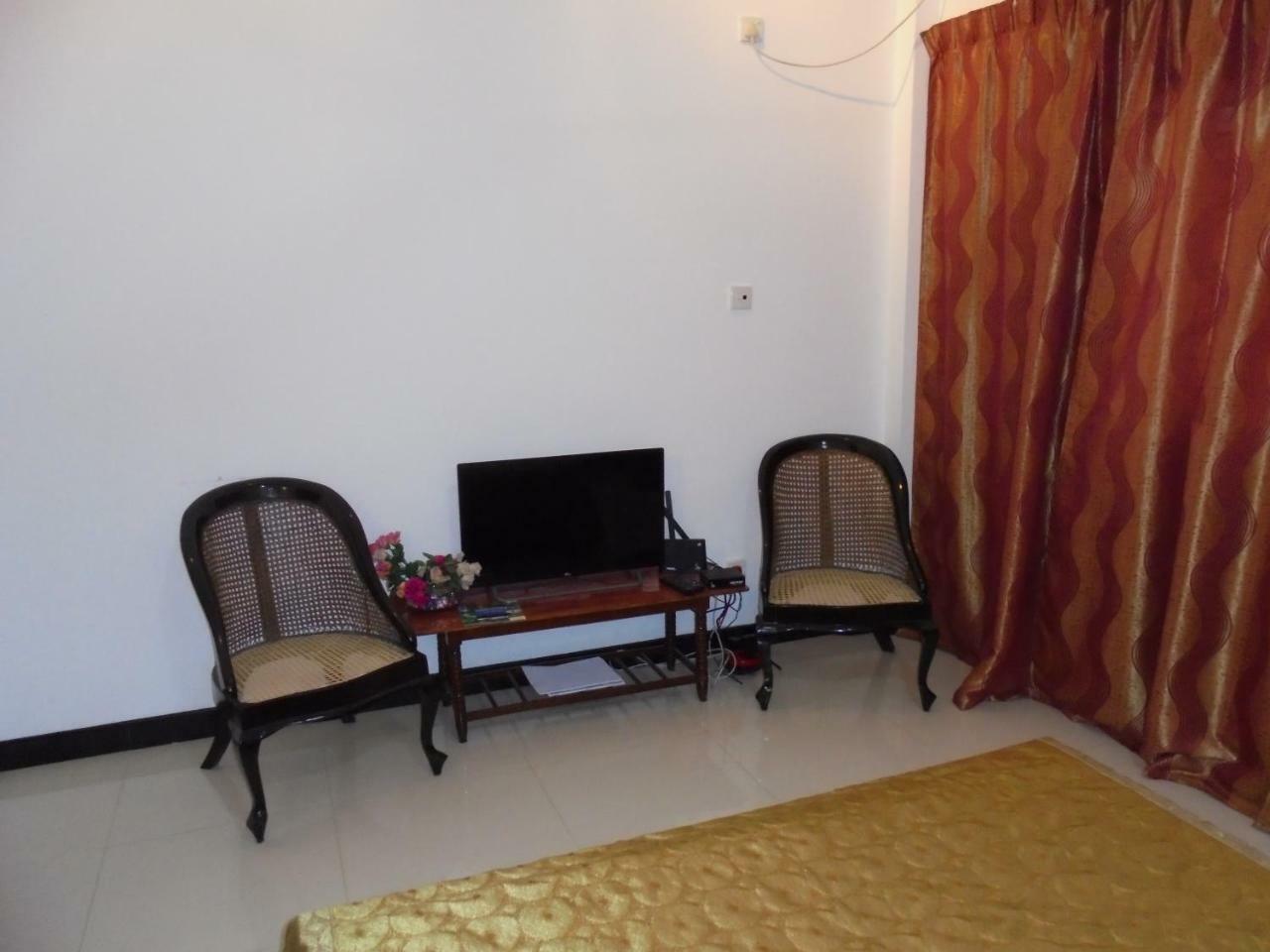 Jmf Hotel Negombo Luaran gambar