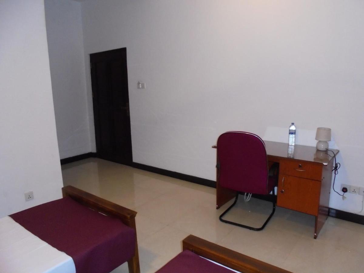 Jmf Hotel Negombo Luaran gambar
