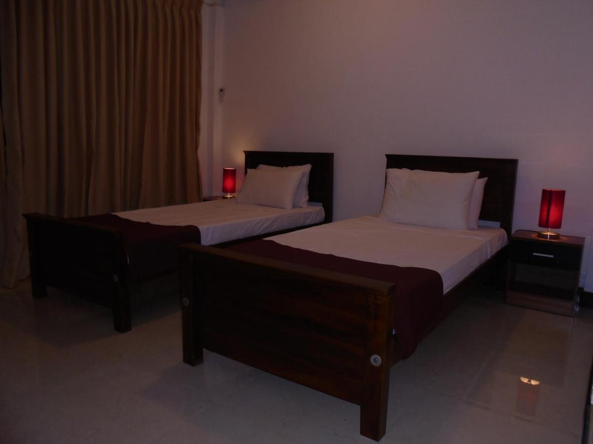 Jmf Hotel Negombo Luaran gambar